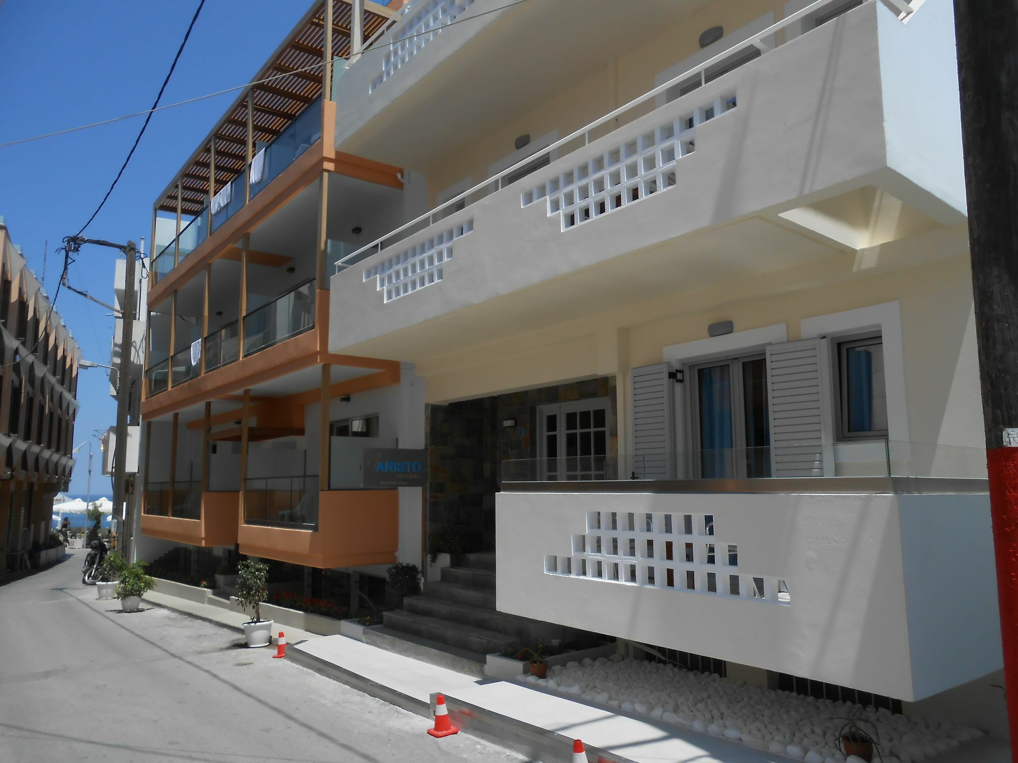 הרסוניסוס Aristo Apts מראה חיצוני תמונה