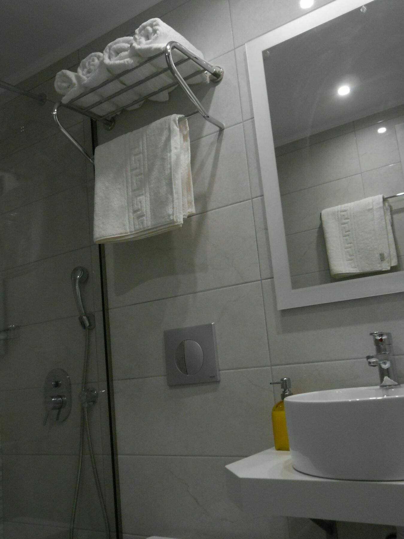 הרסוניסוס Aristo Apts מראה חיצוני תמונה